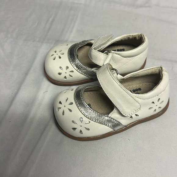 See Kai Run - White and Silver Dress Shoes with Mary Jane Style - Picture 3 of 6